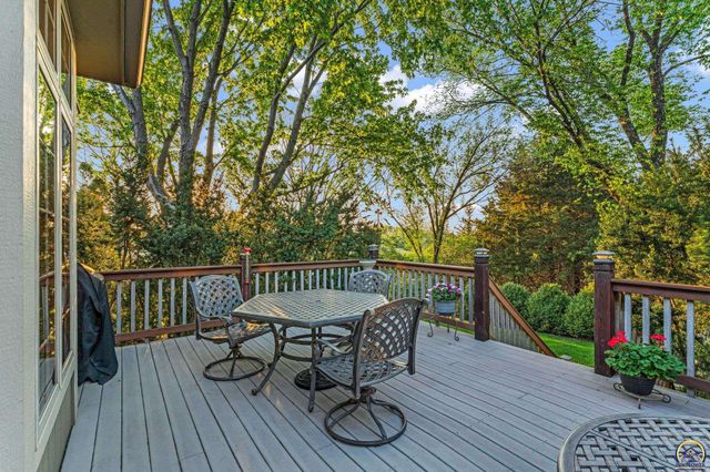 5956 SW Clarion LN, Topeka, KS 66610