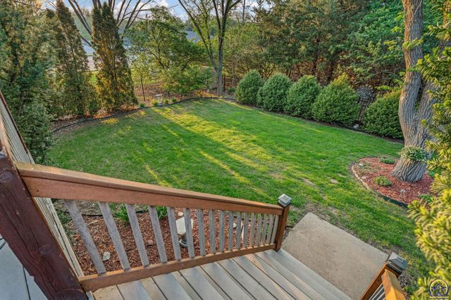 5956 SW Clarion LN, Topeka, KS 66610