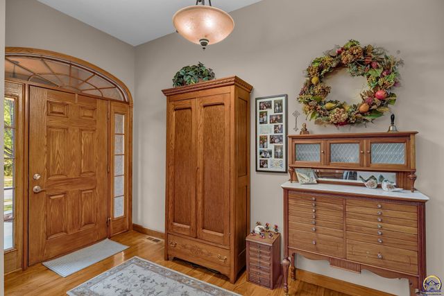 5956 SW Clarion LN, Topeka, KS 66610