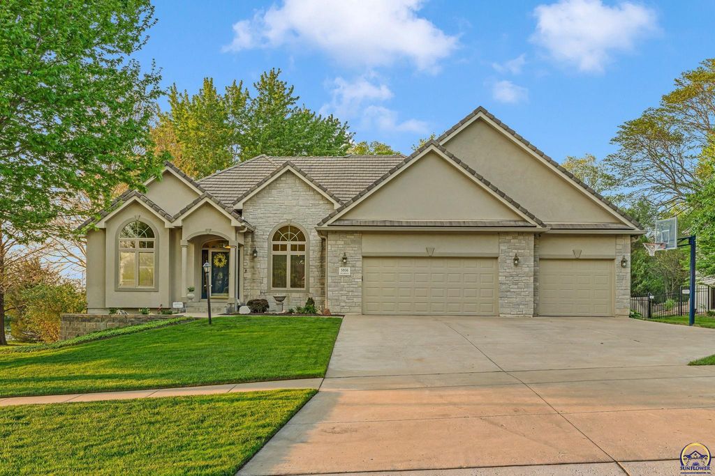 5956 SW Clarion LN, Topeka, KS 66610
