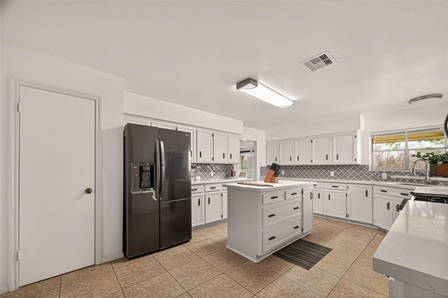 7715 County Road 383, Rosharon, TX 77583