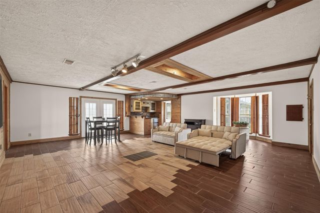 7715 County Road 383, Rosharon, TX 77583