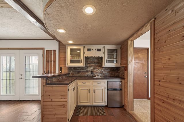 7715 County Road 383, Rosharon, TX 77583