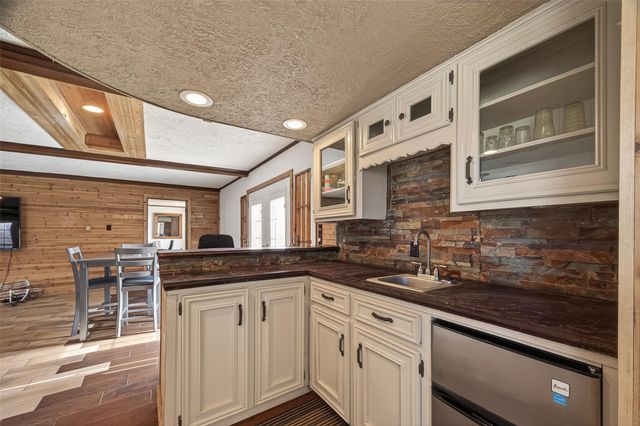 7715 County Road 383, Rosharon, TX 77583