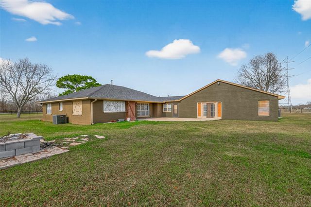 7715 County Road 383, Rosharon, TX 77583
