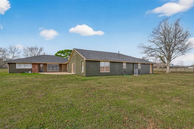 7715 County Road 383, Rosharon, TX 77583