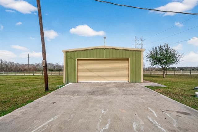 7715 County Road 383, Rosharon, TX 77583