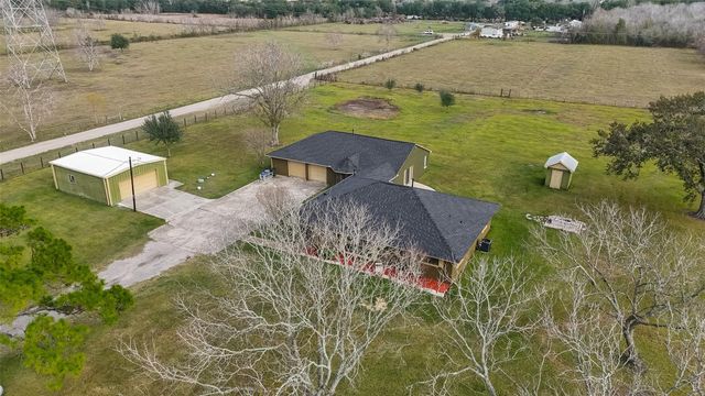 7715 County Road 383, Rosharon, TX 77583