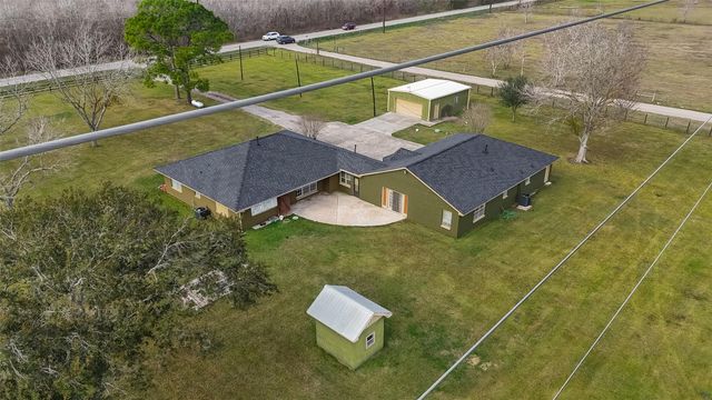 7715 County Road 383, Rosharon, TX 77583