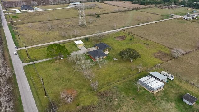 7715 County Road 383, Rosharon, TX 77583