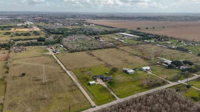 7715 County Road 383, Rosharon, TX 77583