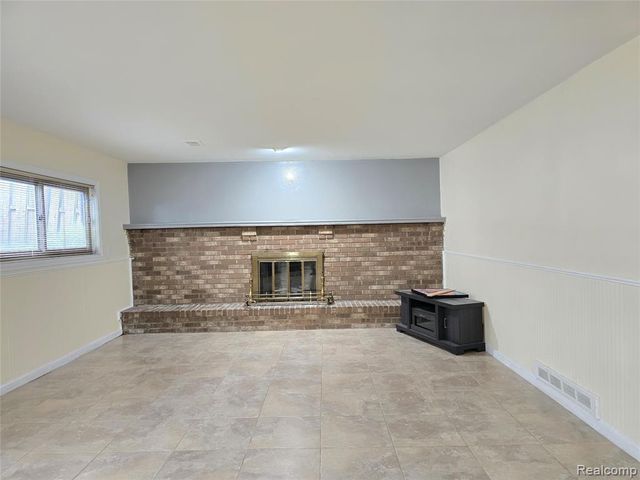 36730 Engleside Drive, Sterling Heights, MI 48310