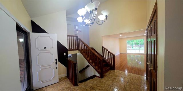 36730 Engleside Drive, Sterling Heights, MI 48310