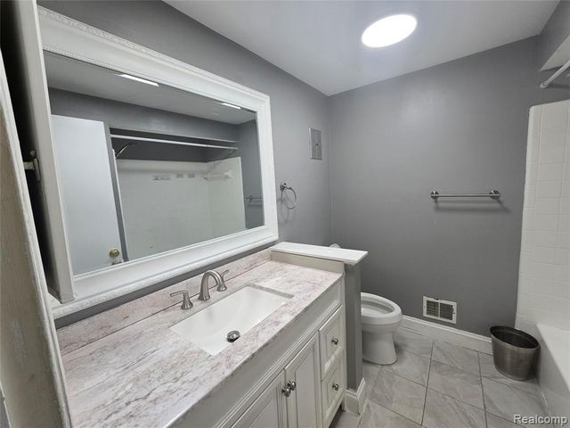 36730 Engleside Drive, Sterling Heights, MI 48310