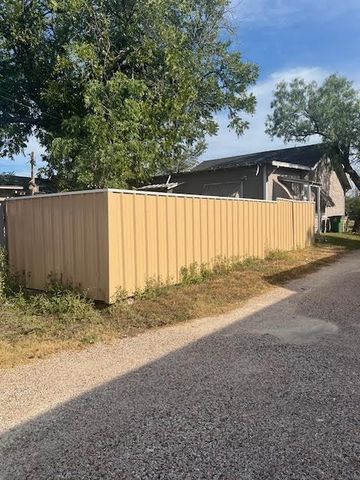 210 W Ave B, San Angelo, TX 76903