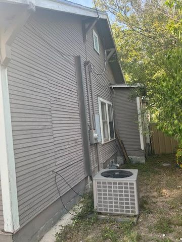 210 W Ave B, San Angelo, TX 76903