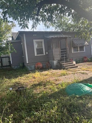 210 W Ave B, San Angelo, TX 76903