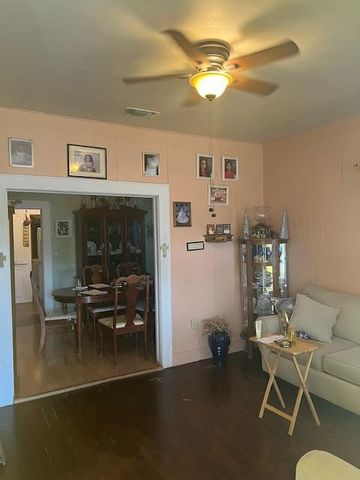 210 W Ave B, San Angelo, TX 76903