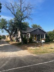 210 W Ave B, San Angelo, TX 76903