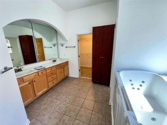 708 York View Drive, Auburn, GA 30011