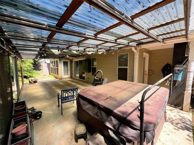 708 York View Drive, Auburn, GA 30011