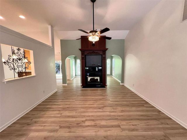 708 York View Drive, Auburn, GA 30011