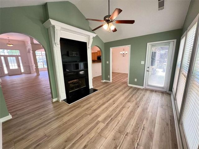 708 York View Drive, Auburn, GA 30011