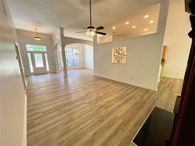 708 York View Drive, Auburn, GA 30011