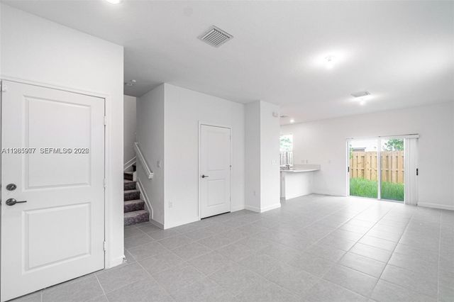 2685 SE 12th St 2685, Homestead, FL 33035