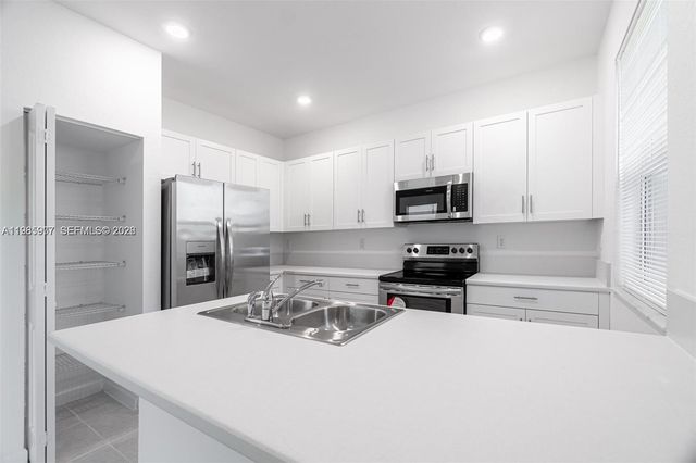 2685 SE 12th St 2685, Homestead, FL 33035