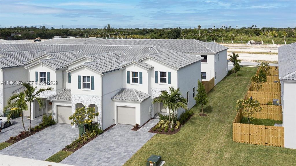 2685 SE 12th St 2685, Homestead, FL 33035