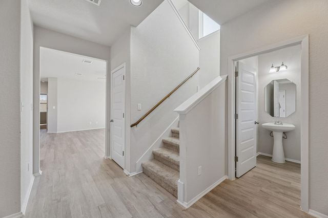 316 Insider LOOP, Elgin, TX 78621