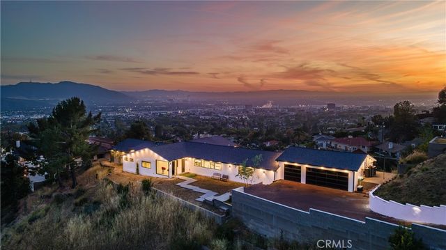 1001 Via Alta, Burbank, CA 91501