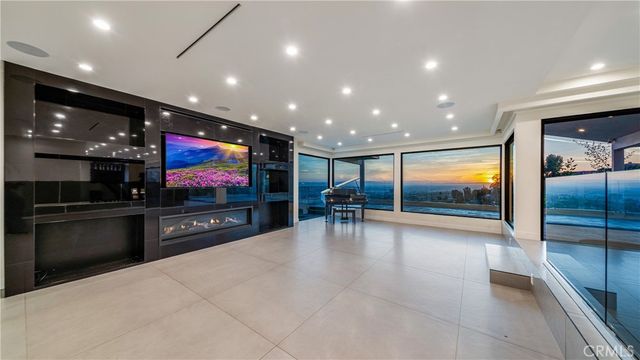 1001 Via Alta, Burbank, CA 91501