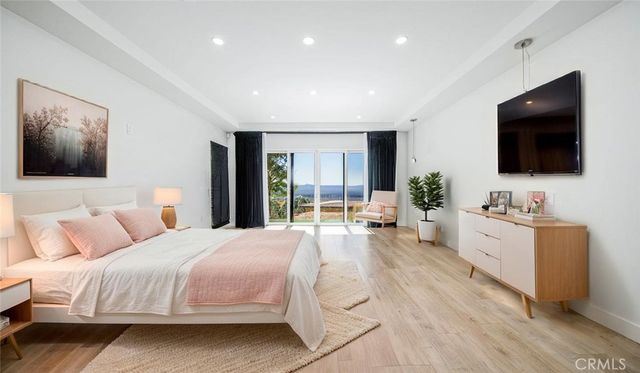 1001 Via Alta, Burbank, CA 91501