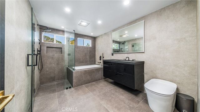 1001 Via Alta, Burbank, CA 91501