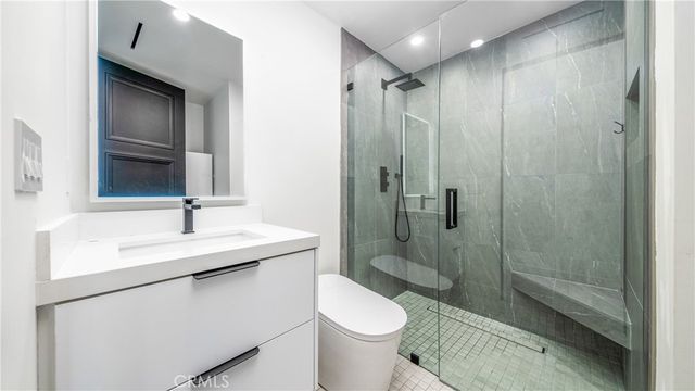 1001 Via Alta, Burbank, CA 91501