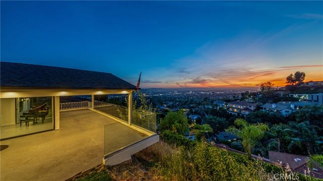 1001 Via Alta, Burbank, CA 91501