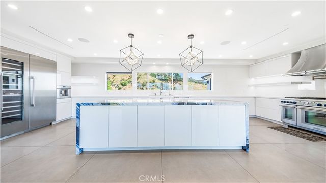1001 Via Alta, Burbank, CA 91501