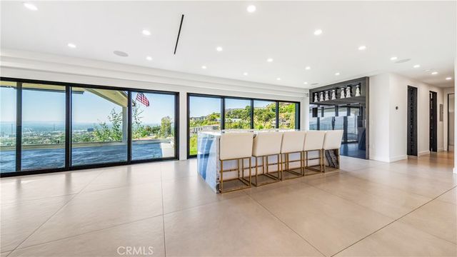 1001 Via Alta, Burbank, CA 91501