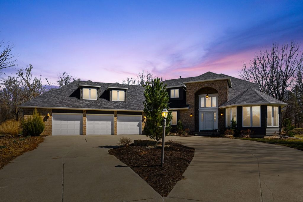 25 Timber Ridge Drive, Coal Valley, IL 61240