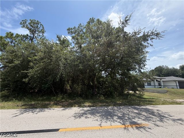 806 E 6th ST, Lehigh Acres, FL 33972
