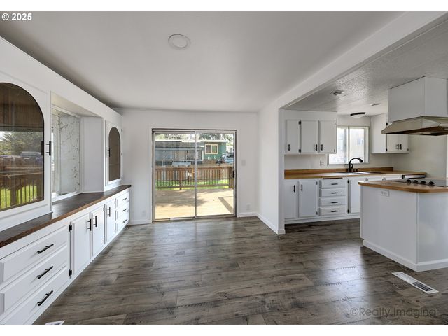 36451 S SAWTELL Rd 10, Molalla, OR 97038