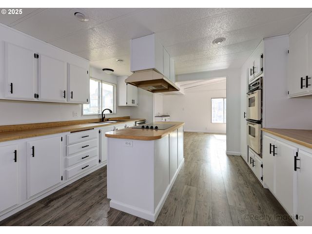 36451 S SAWTELL Rd 10, Molalla, OR 97038