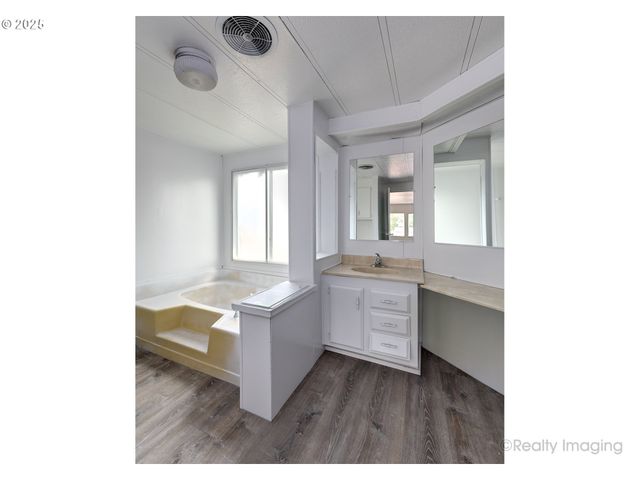 36451 S SAWTELL Rd 10, Molalla, OR 97038