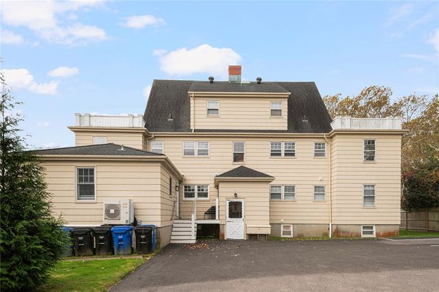 118 Ruggles Avenue 202, Newport, RI 02840