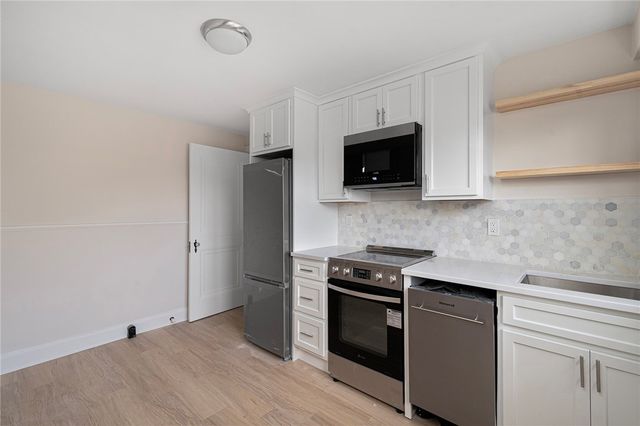 118 Ruggles Avenue 202, Newport, RI 02840