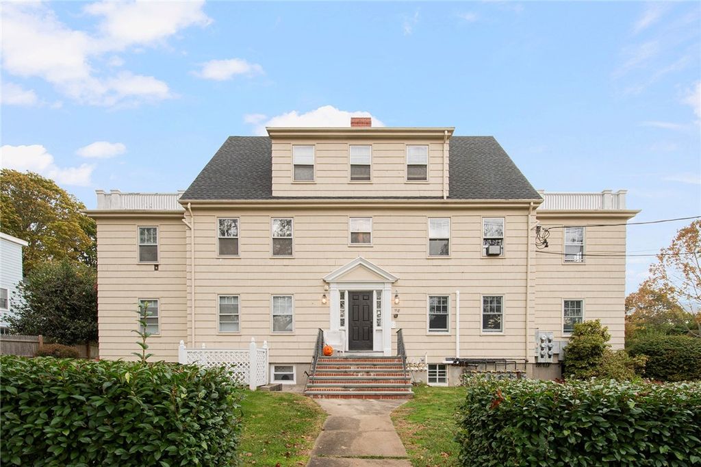 118 Ruggles Avenue 202, Newport, RI 02840