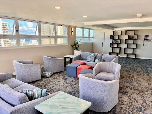 2427 Kuhio Avenue 2207, Honolulu, HI 96815