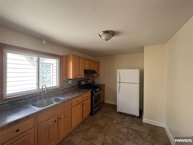 271 Vermont Avenue, Irvington, NJ 07111